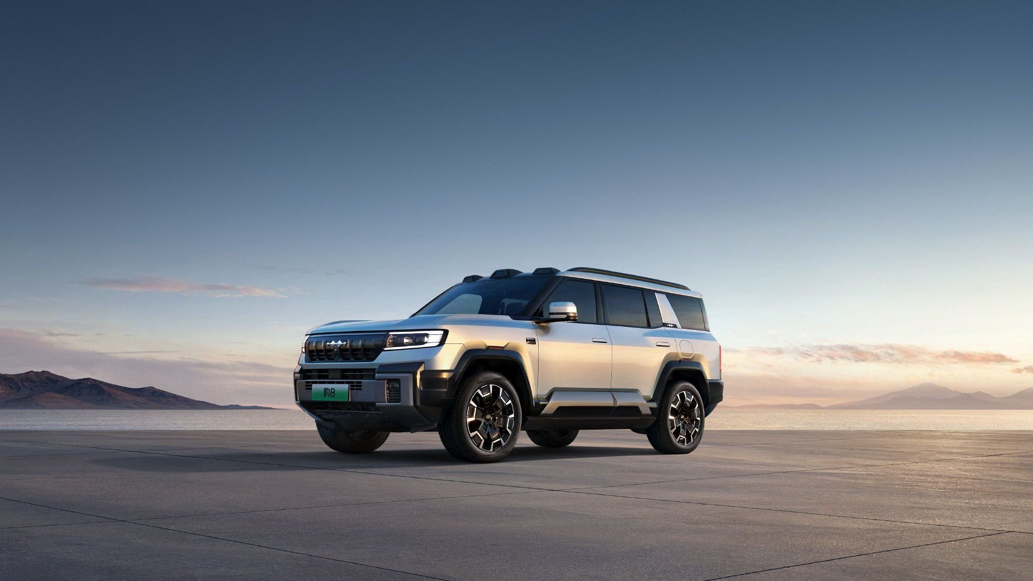 车展探馆豹8 国产新旗舰？观摩人群络绎不绝 ！