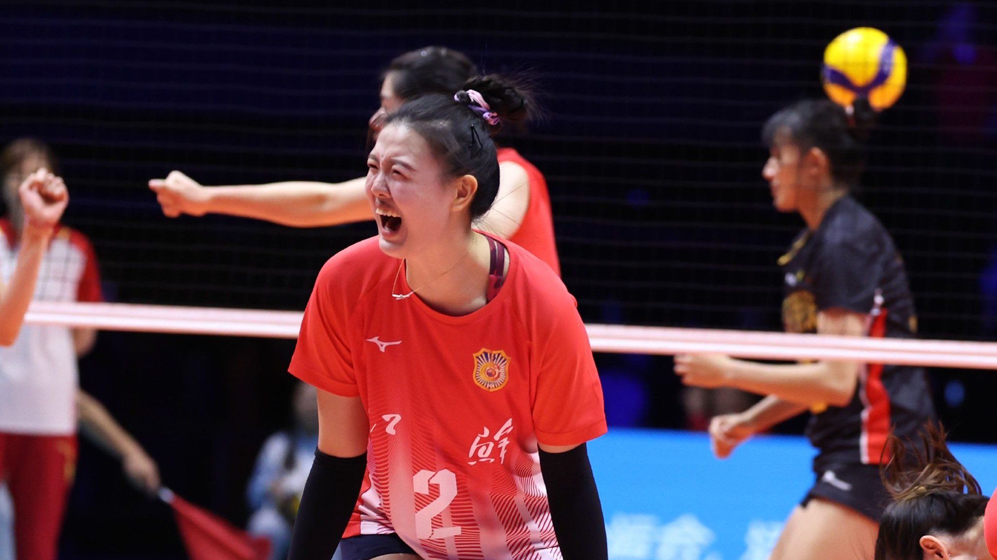 泪目！30岁张常宁时隔8年再夺金：中国女排最美主攻完美谢幕？