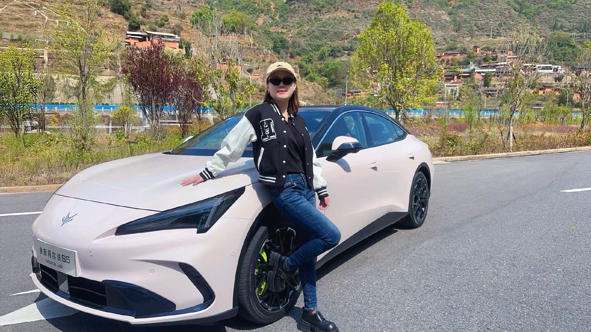 试驾极狐全新阿尔法S5，一座城配一台懂生活的车