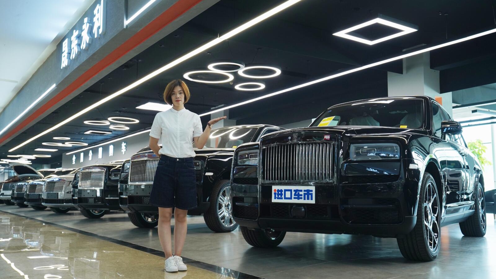 劳斯莱斯库里南的养车费用分享，Black Badge现车实拍