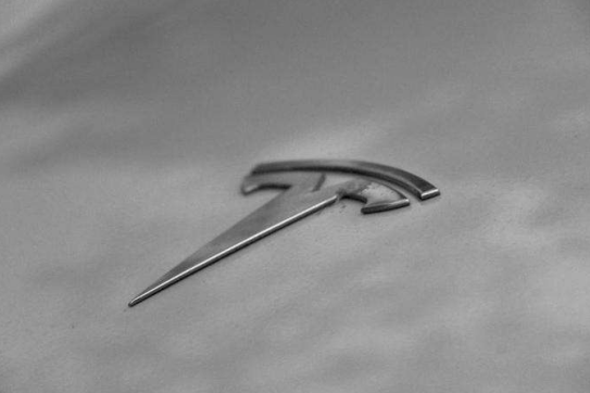 拼多多和特斯拉，谁坑了消费者？