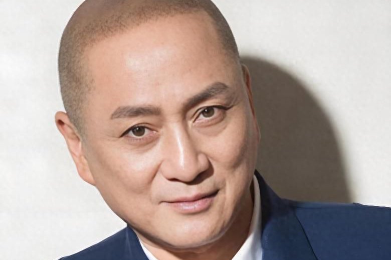 谢贤离世汤镇业悼念，曝对方晚年频繁摔倒入院，称其一生帅气潇洒
