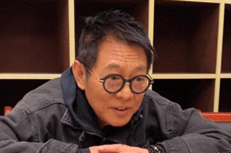 63岁李连杰自曝有老年痴呆，称双手僵硬动不了，对工作失去了热忱
