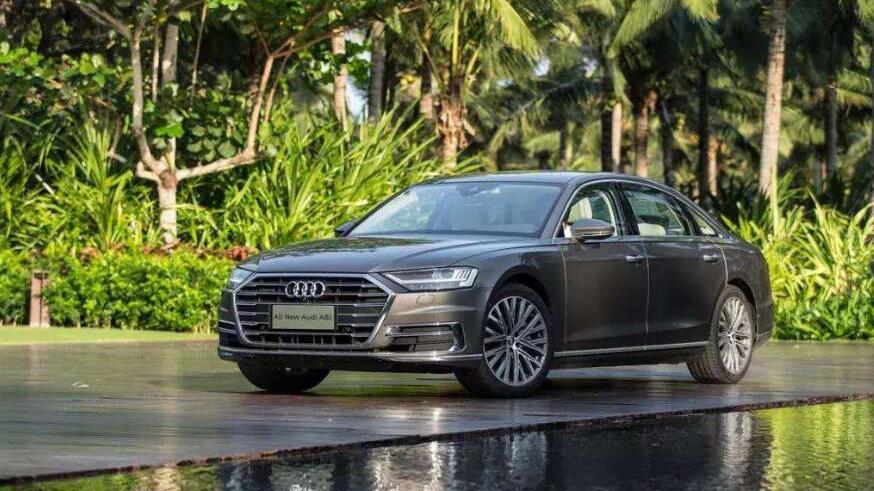 奥迪A8L直降20.68万元，配3.0T+8AT，性价比完胜宝马7系！