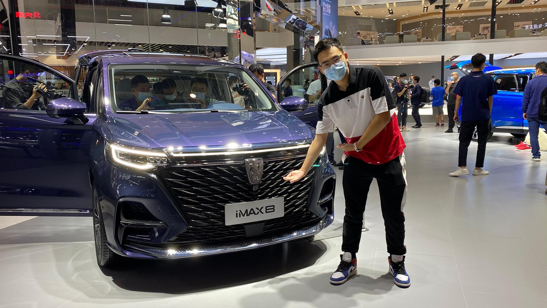 2020北京车展丨搭载2.0T发动机 实拍上汽荣威iMAX8