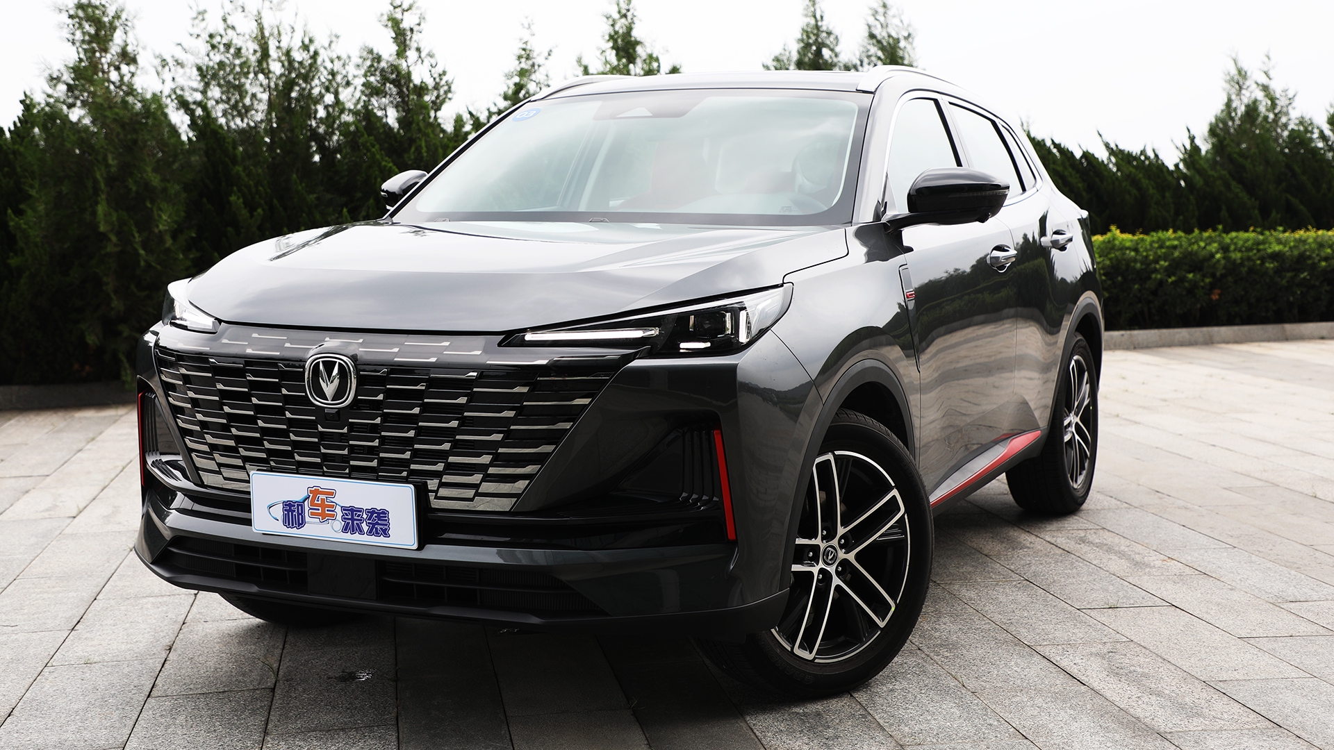 10万级别高颜值家用SUV，轴距超2米6，体验全新长安CS55PLUS