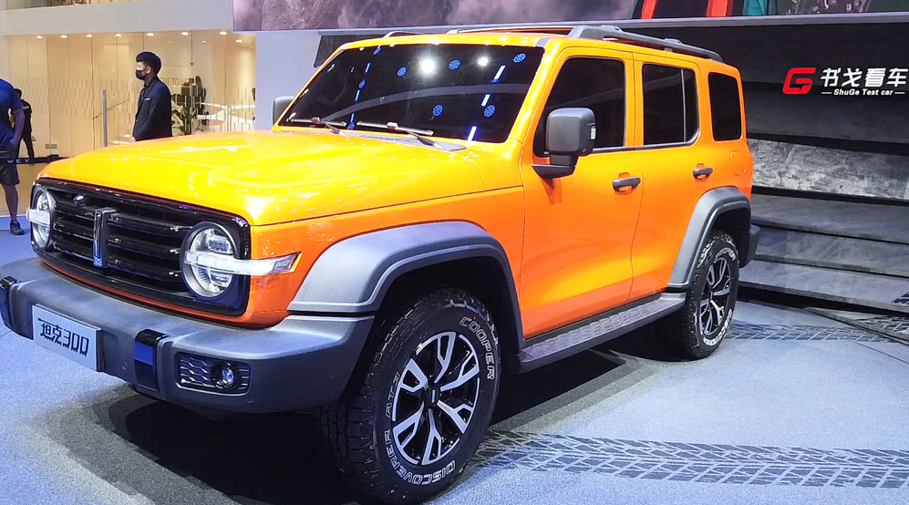 忘掉牧马人吧！WEY首款硬派SUV坦克300外观内饰简析