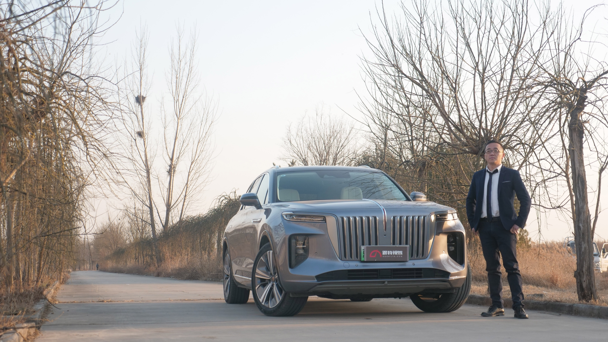 激情的动力+精致的操控 红旗E-HS9有着全方位的“包容”