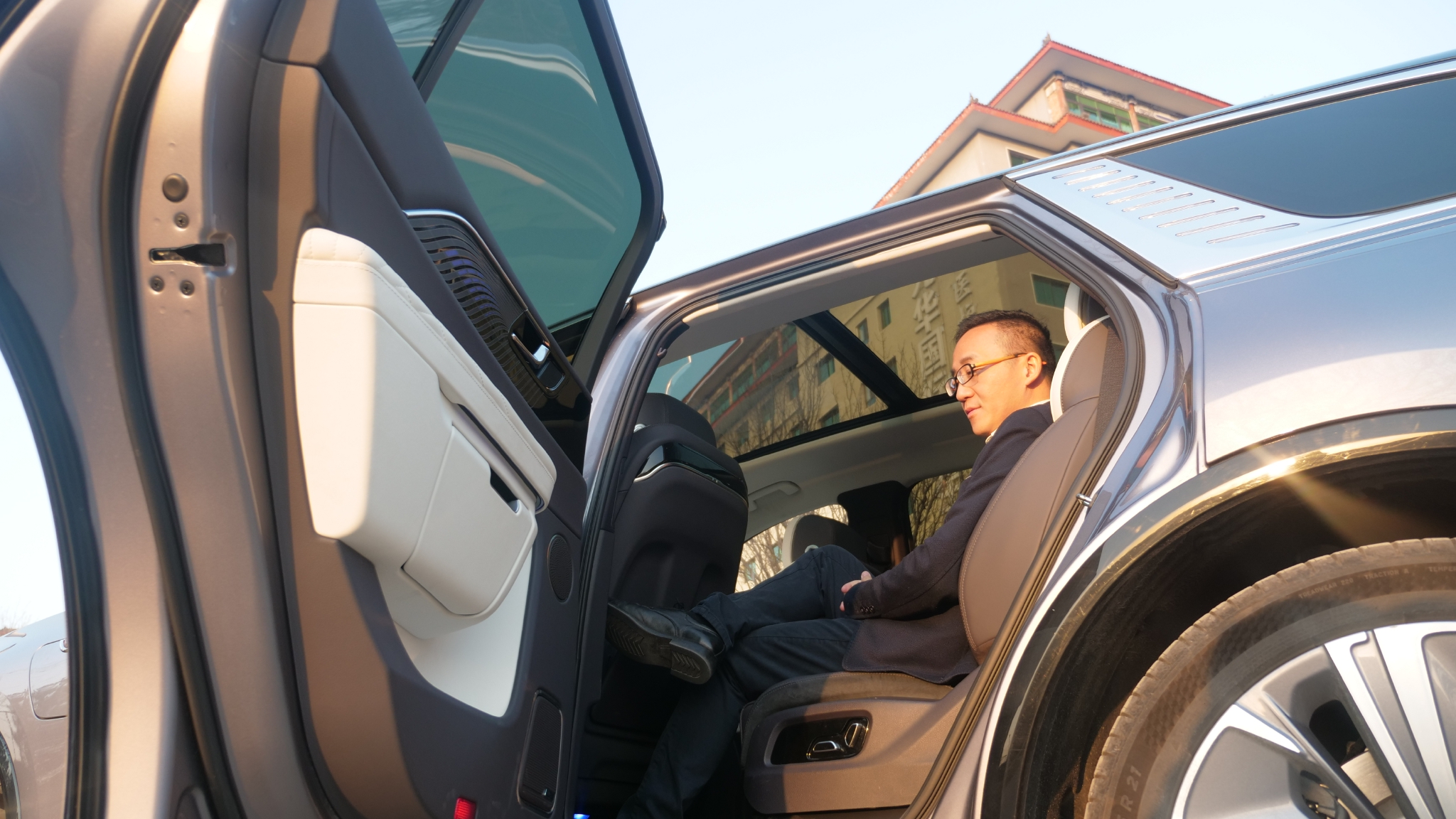 体验国产陆地“头等舱” 红旗E-HS9重新定义“新中式豪华”