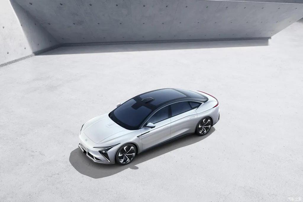 后轮转向、续航近1000km，这台车真的量产了