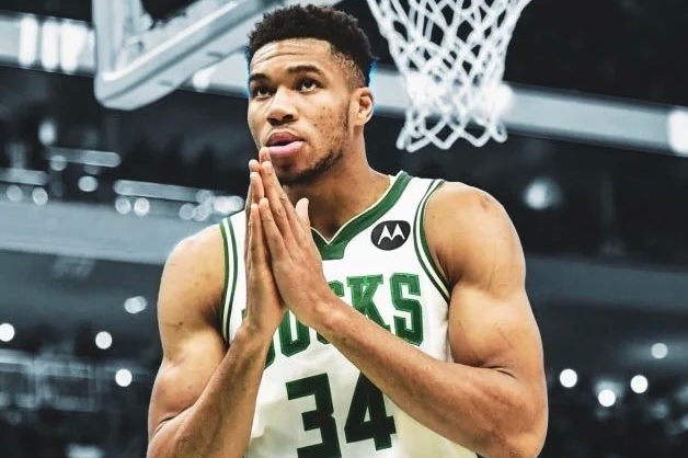 詹姆斯狂砍40分率队逆转取胜 湖人主场击退强敌豪取三连胜