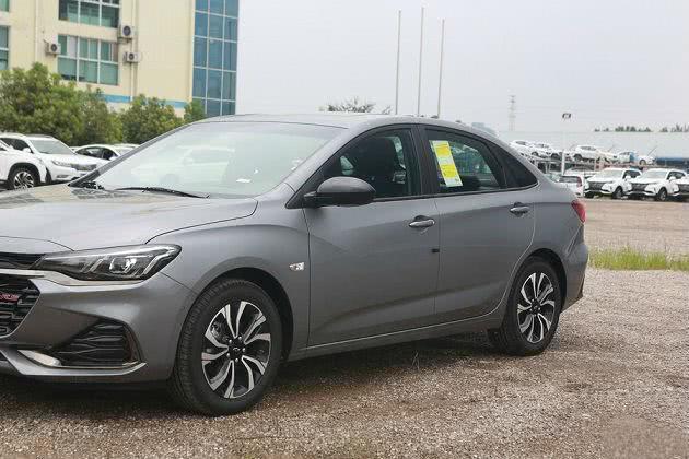 三缸也挡不住降价的魅力，顶配不足8万，这款合资三缸真的香