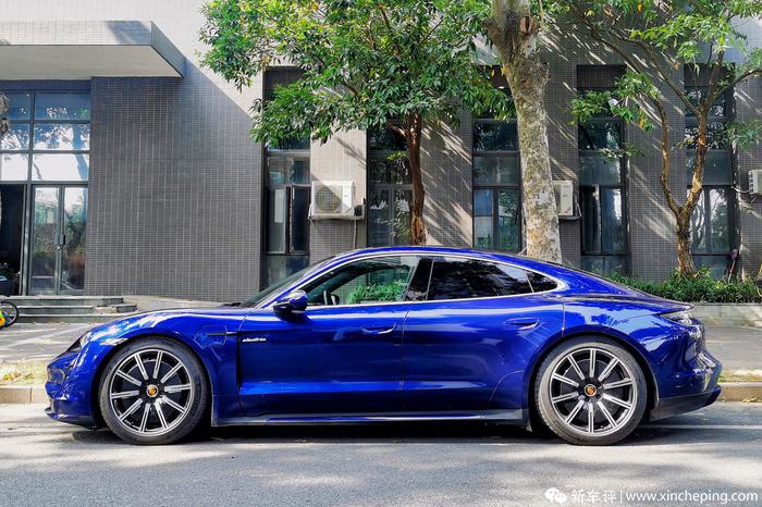 保时捷Taycan试驾：这是一台很不一样的纯电跑车