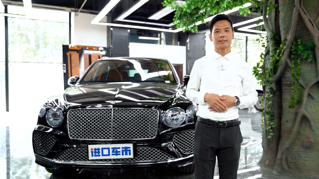 21款宾利添越全新来袭 低趴造型红宝石尾灯太亮眼