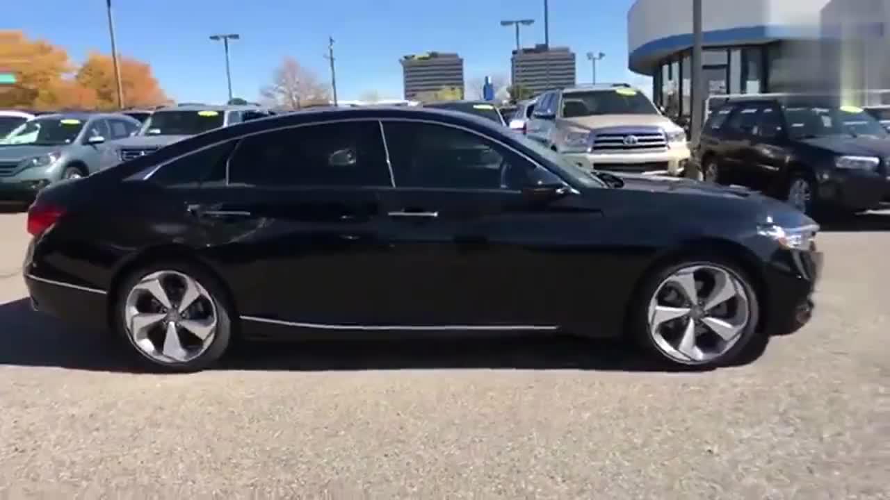 实拍2018款新款本田雅阁，这颜值这造型冲击迈腾不是事