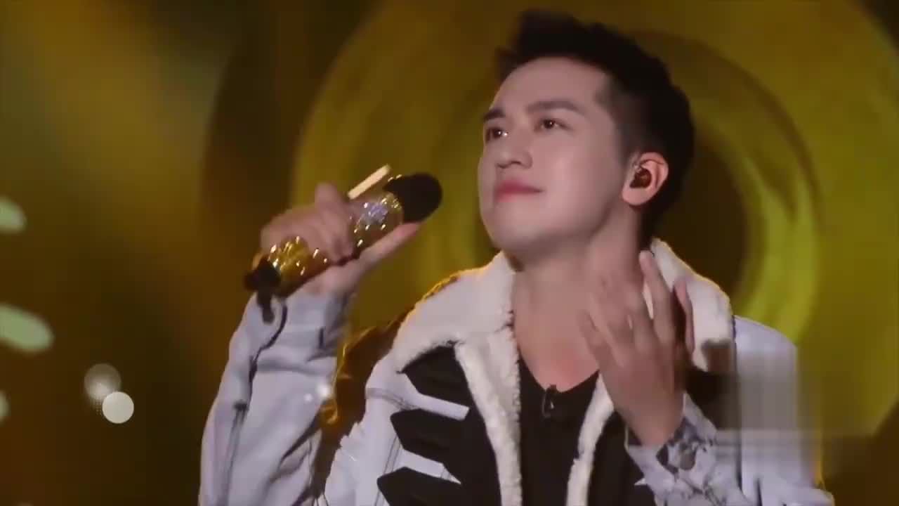 费玉清许魏洲《爱是一个圆》，沉稳歌声听得如痴如醉