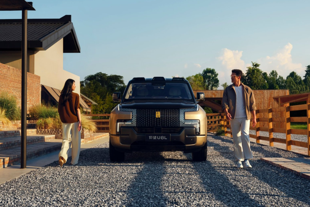 比亚迪又造了一辆“鼎级”豪车，售价128万元！