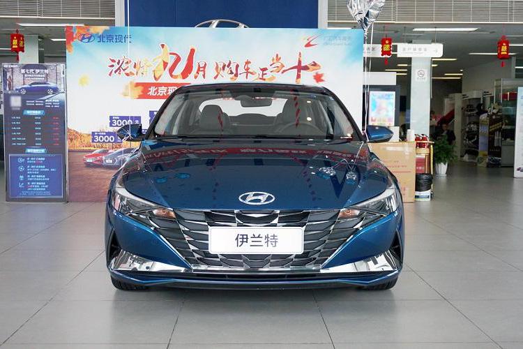 长相都不好惹，对于首购年轻人伊兰特和MG5哪个更有看头？