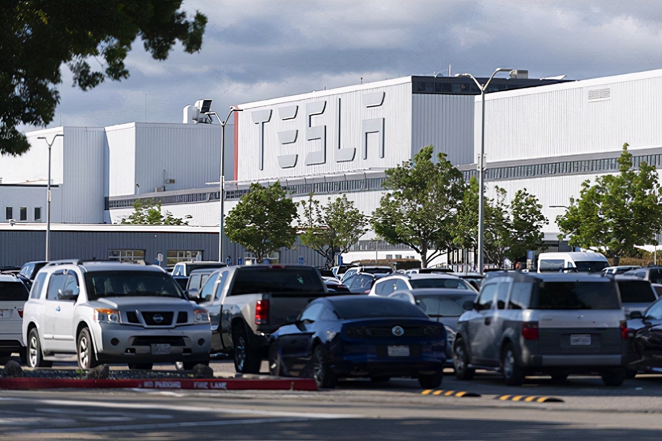 特斯拉卖保险，难道卖车不赚钱？