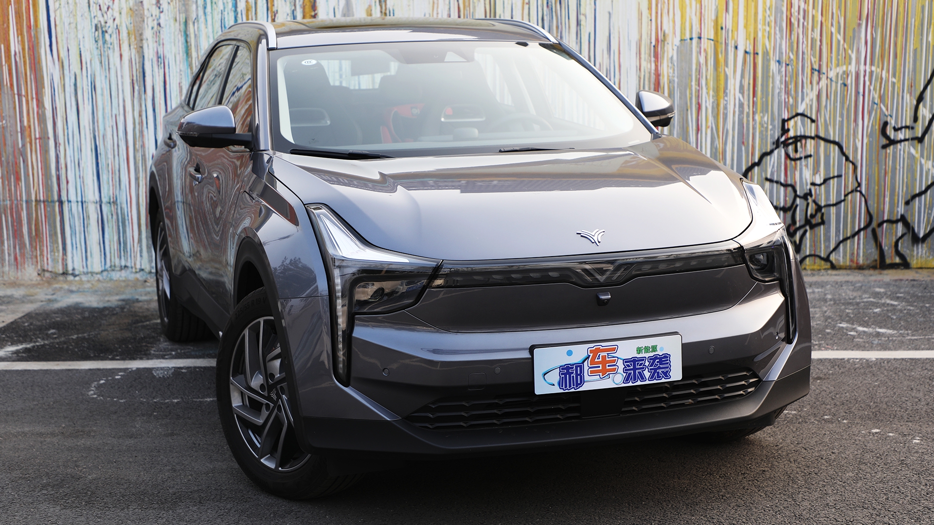 视频：配备最强黑科技透明A柱，新车售10万起，揭秘国产电动SUV哪吒U