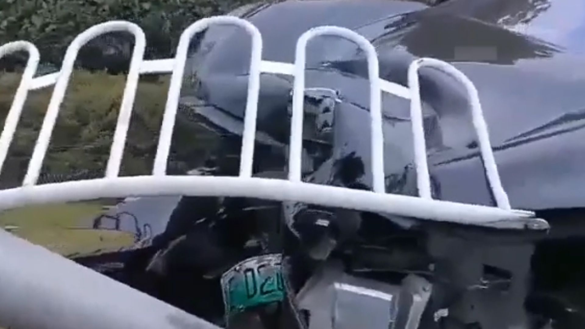 蔚来ET7撞成这样气囊都没弹出？