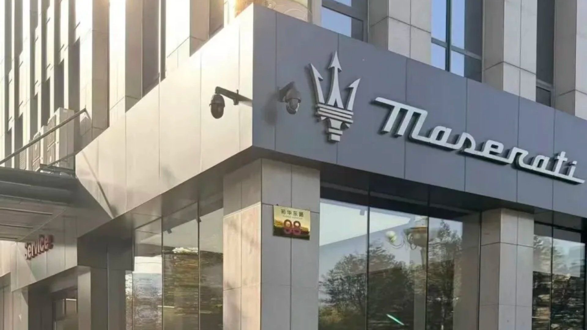 玛莎拉蒂现在35万就能开走，网友：以后配件都买不到