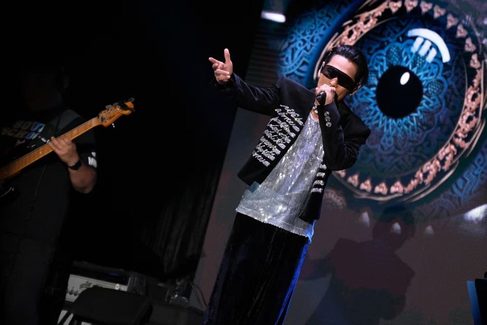 杜德伟GET UP巡演美国开唱 《无心伤害》引全场大合唱