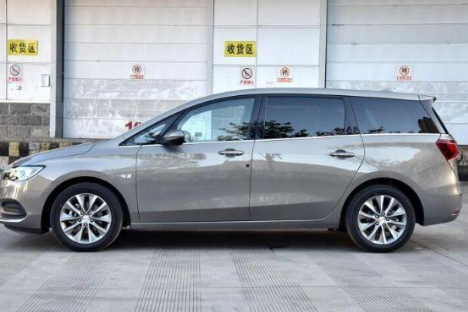 标配全景天窗的合资车，由13.99万跌至10.99万，后排放倒能当床