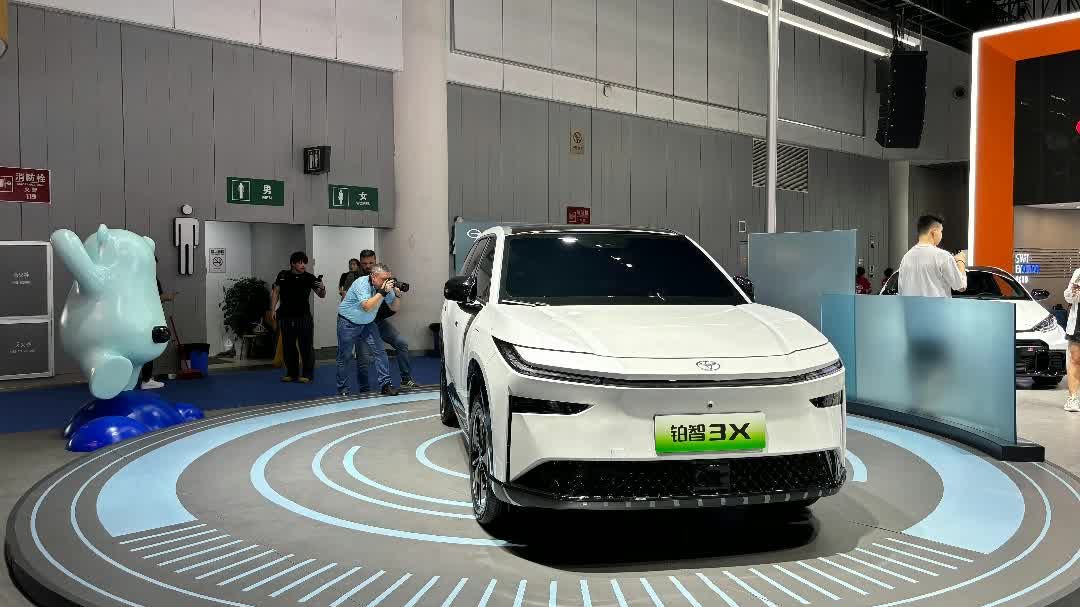 铂智 3X 福利盲盒即将开拆，智驾平权时代真来了！