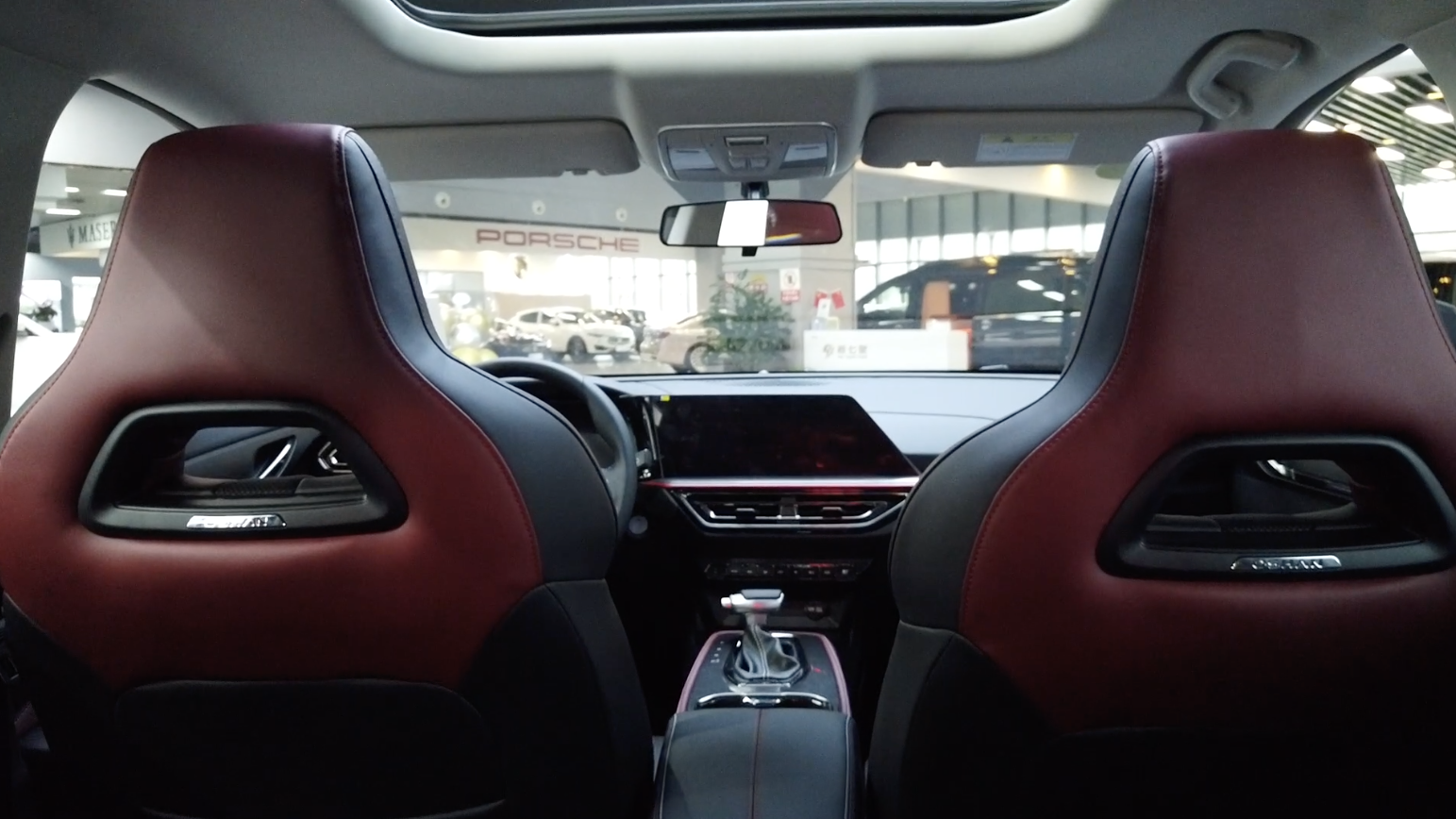 探店实拍长安欧尚X5 后排