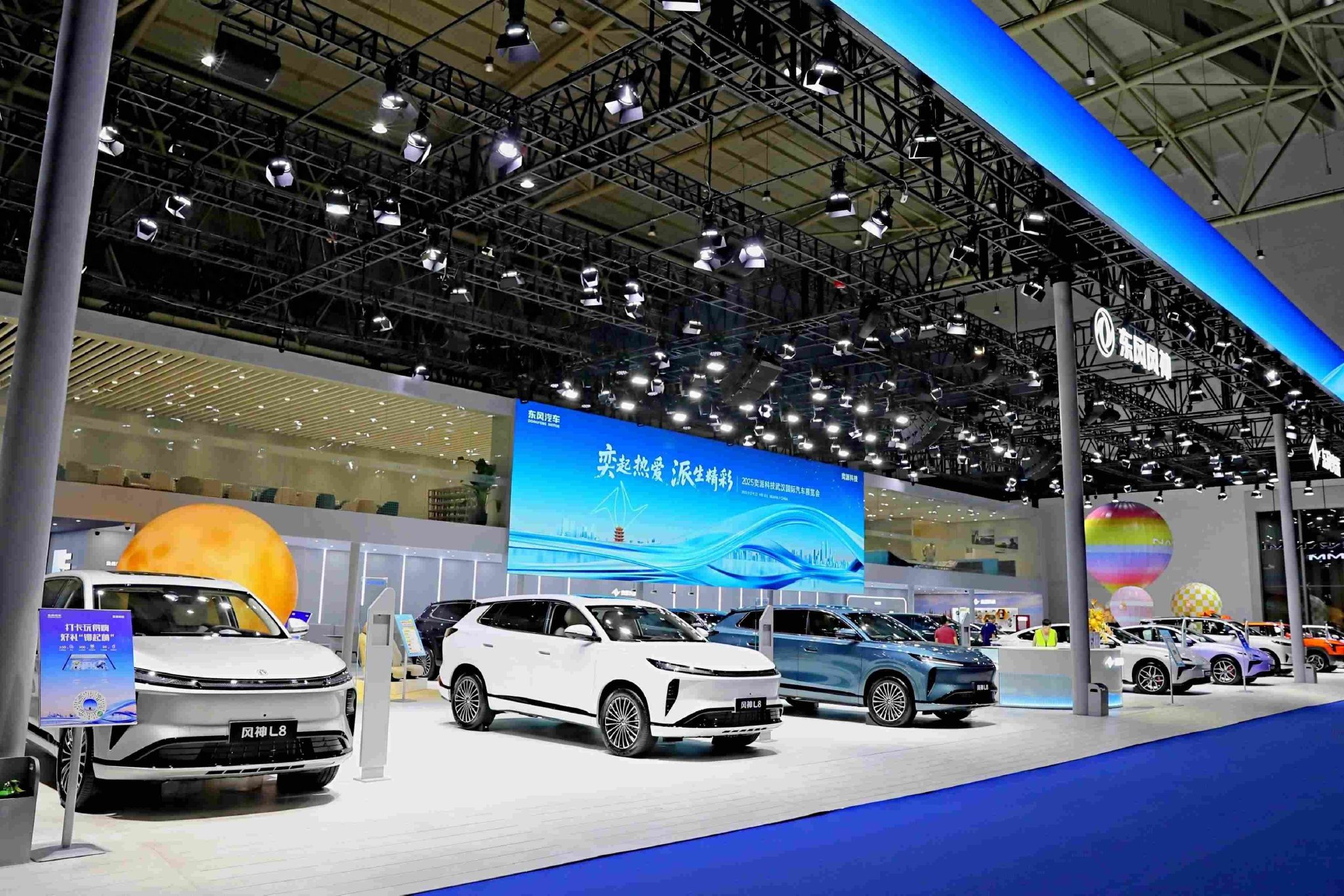“大家好智混SUV”风神L8领衔，东风风神携明星车型闪耀武汉车展