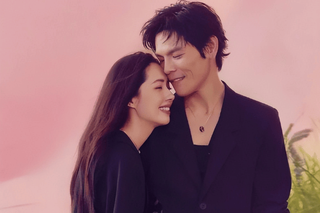 向佐郭碧婷现身香港！挑生日礼物，不打扮帅出新高度