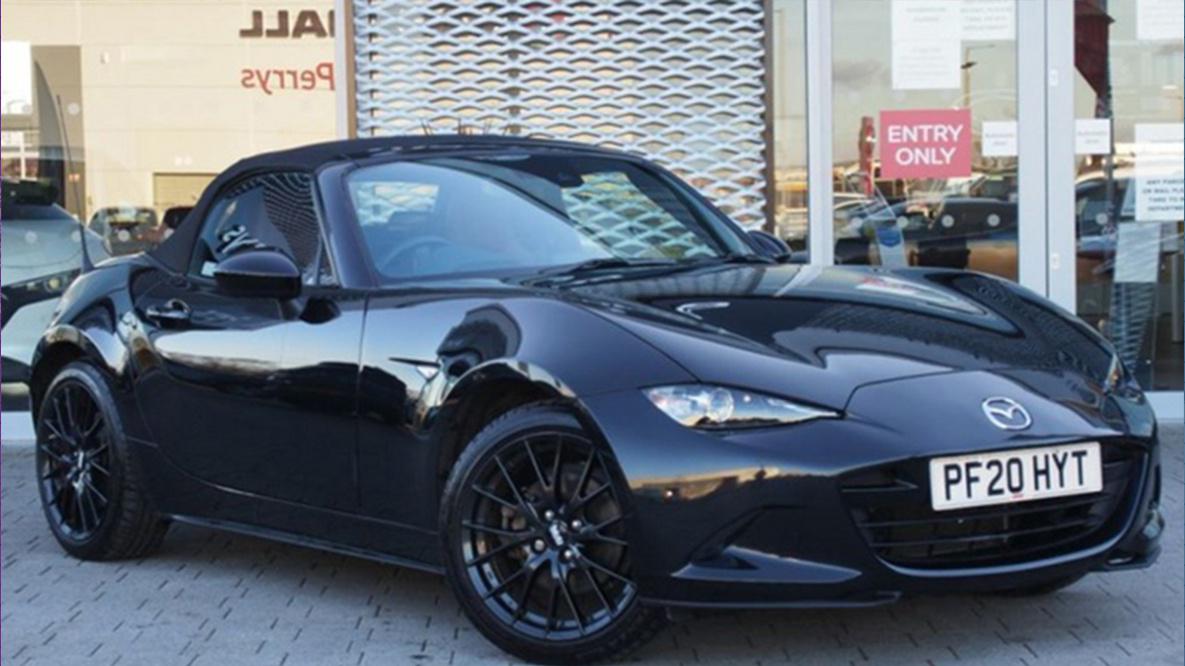 马自达新MX-5实拍！搭2.0L引擎 配黑色软顶敞篷