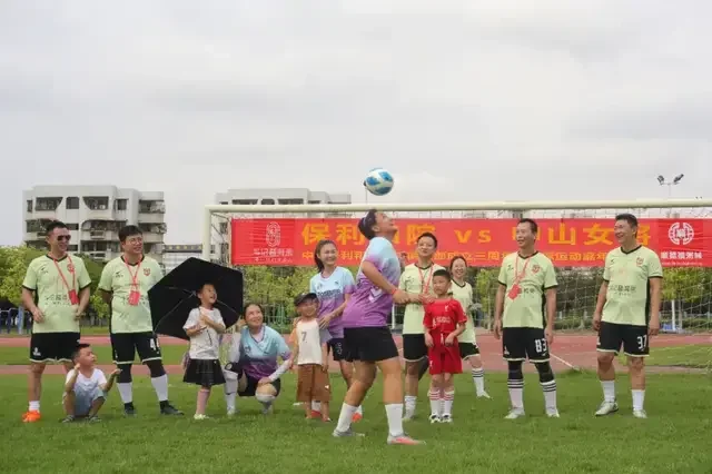 中山这家“专业”足球俱乐部三周年活动，邀请中山女将进行友谊赛