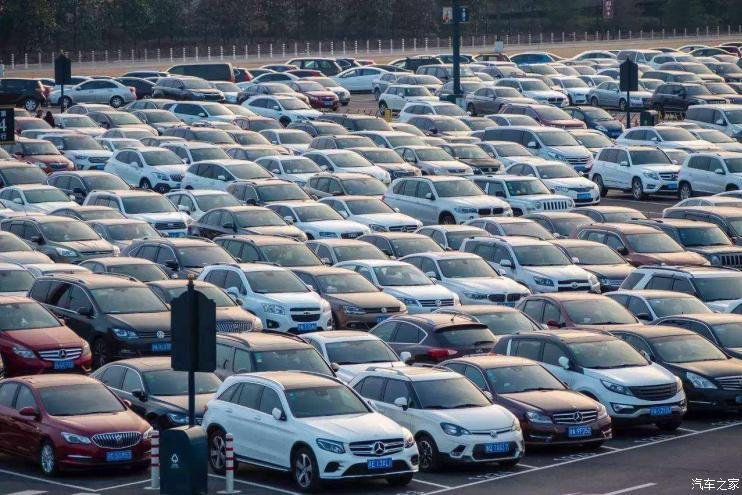 发改委：鼓励老旧汽车置换，促进汽车限购向引导使用转变