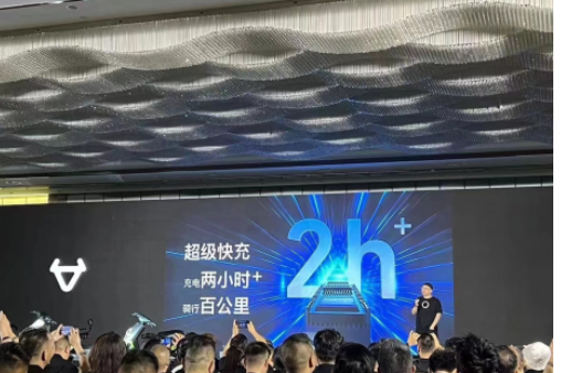 引领智能电动的“双超”时代，小牛电动2023新款重磅上市