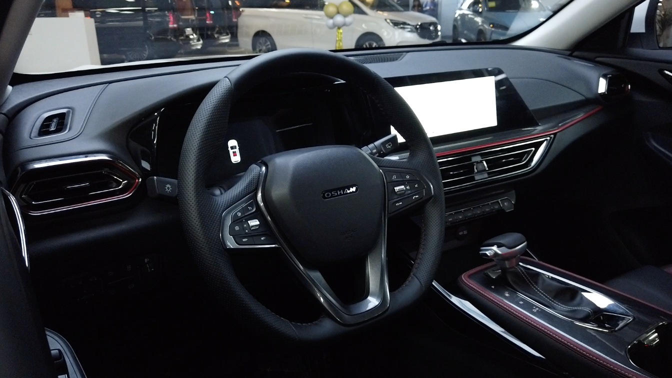 探店实拍长安欧尚X5 前排