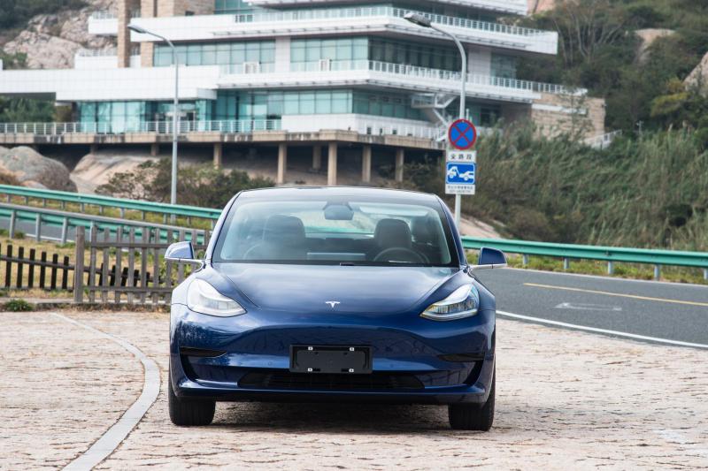 特斯拉疯了？要建设上海到伦敦的充电桩