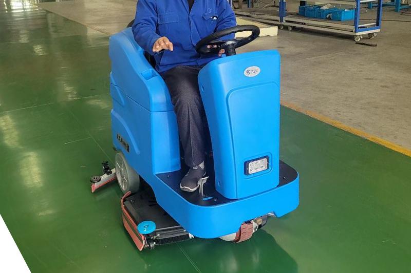 锂电洗地机的优势与保养