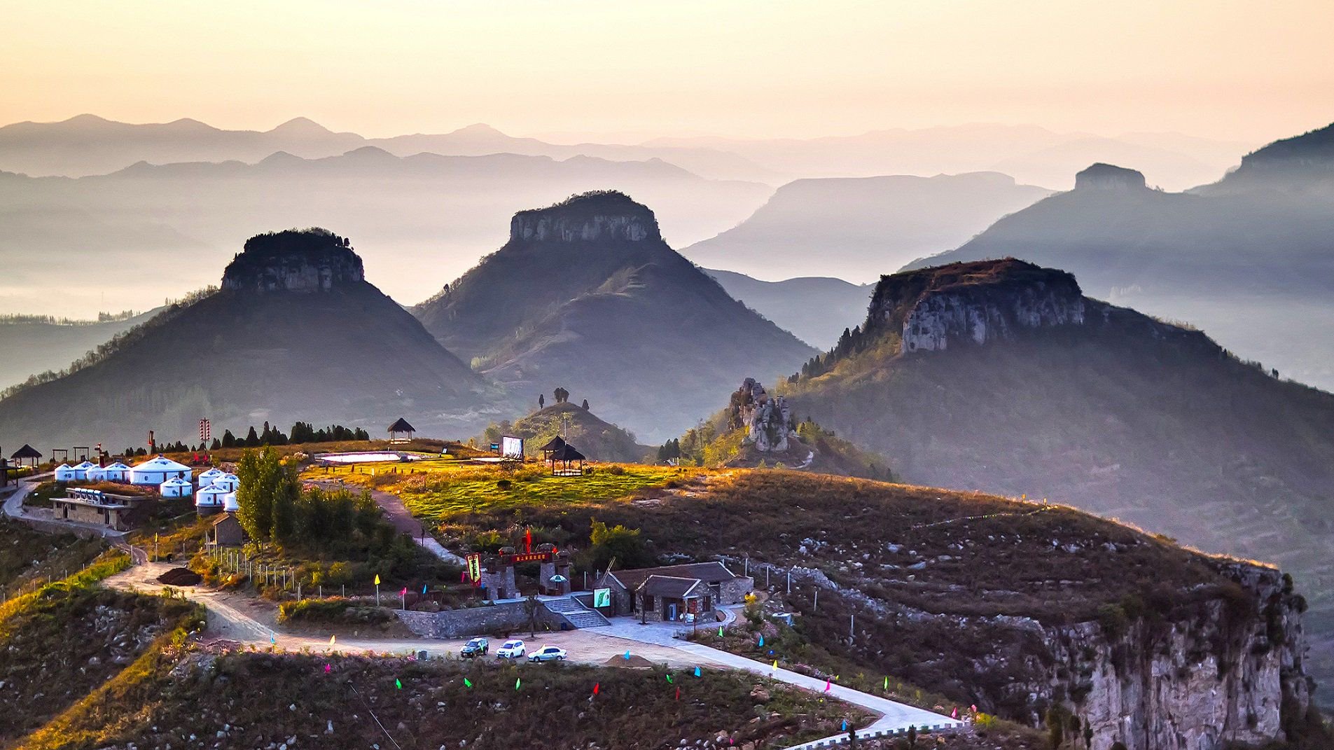 沂蒙地区的“岱崮地貌”，是我国五大岩石造型地貌之一