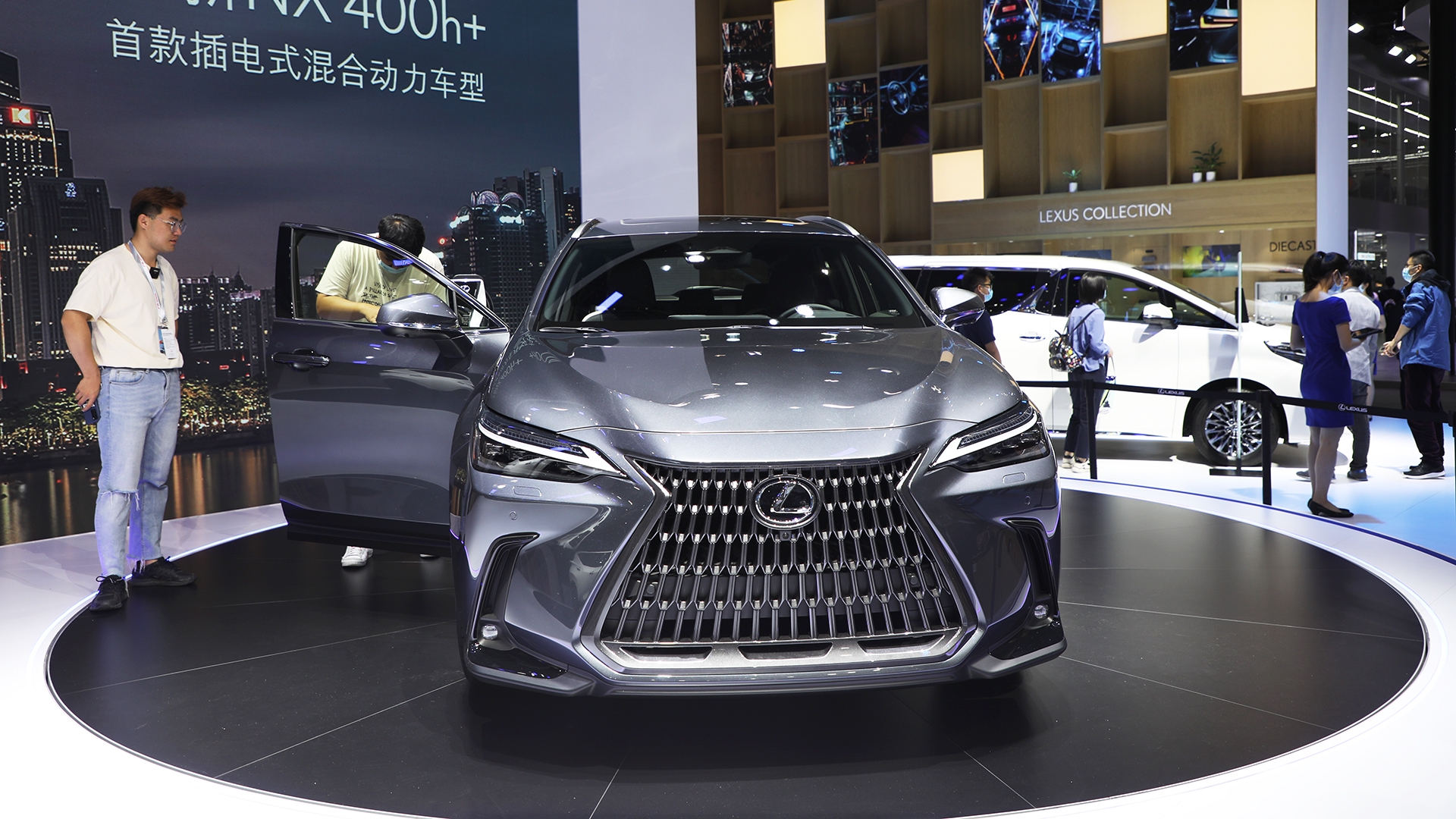首次推出插电式混动版，新车售价31.88万起，聊聊雷克萨斯全新NX