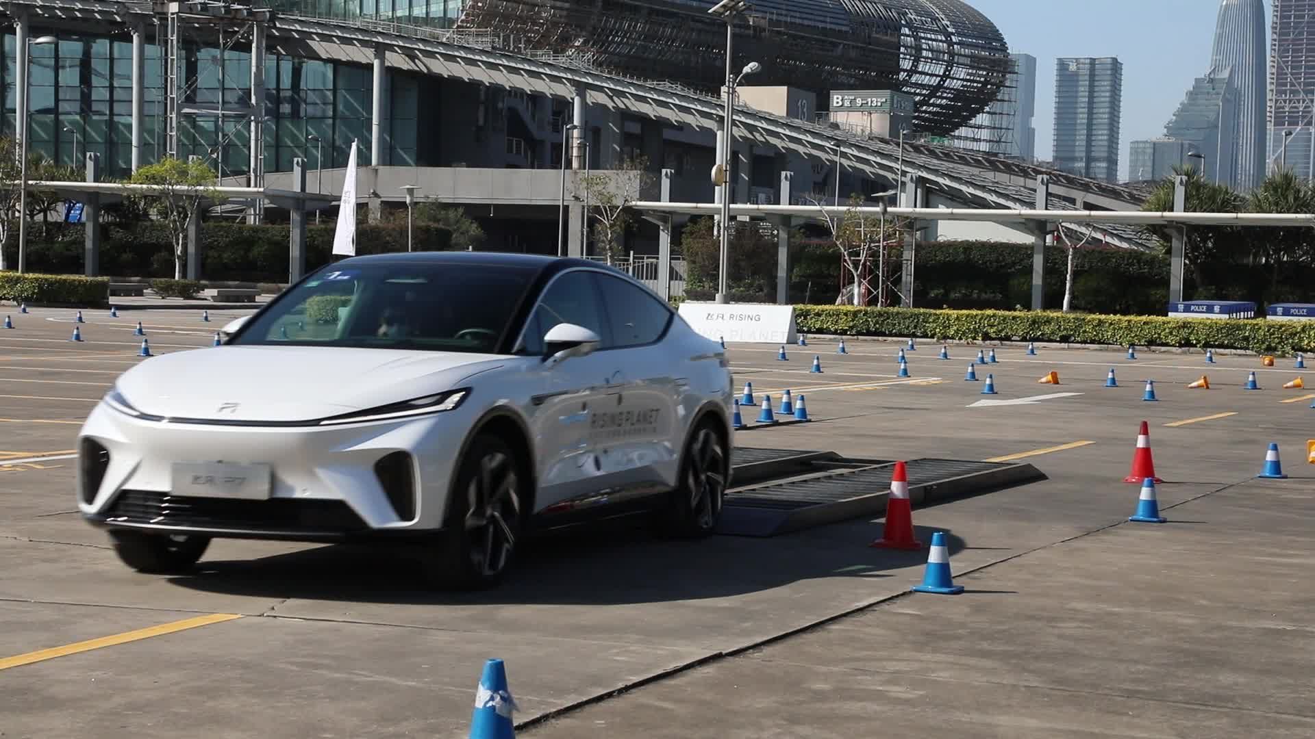 飞凡R7全国试驾会登陆广州 有颜有料“屏霸”广受青睐