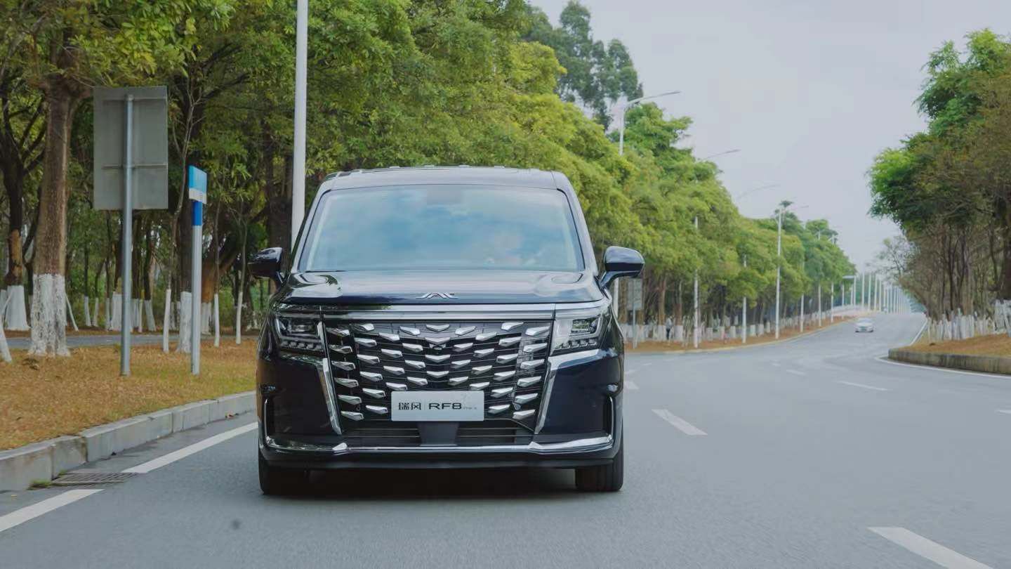 智能混动MPV新卷王，试驾瑞风RF8 PHEV
