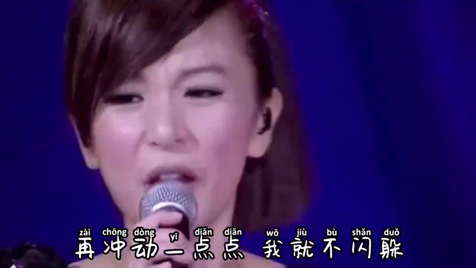 S H E合唱一首经典热歌 恋人未满 满满都是青春回忆啊