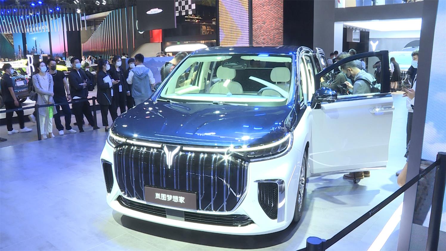 全球首款大型豪华电动MPV“岚图梦想家”正式亮相广州车展