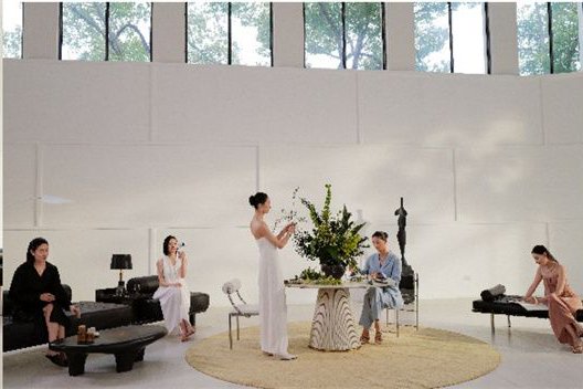 天猫携手杰葵恩泽打造“春日手稿”超级首饰发布盛典