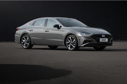 用实力说话，谁才是B级全能车？第十代索纳塔对比本田雅阁