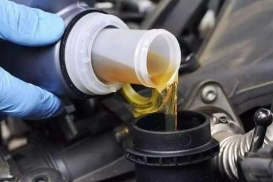 为什么多数人做完首保，就不回4S店做保养？网友：我才不傻