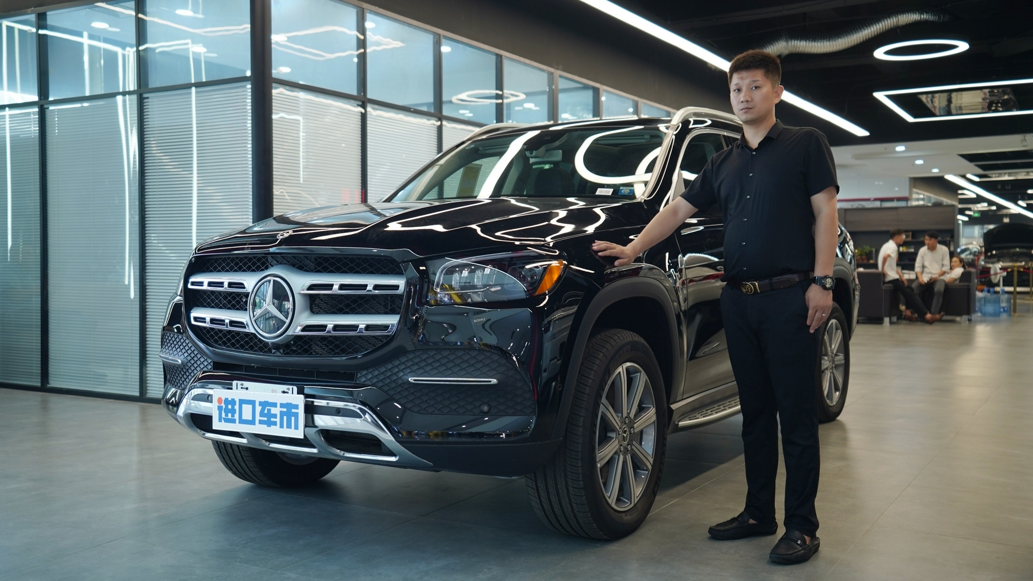 实拍奔驰GLS450，外观大气，口碑舒适度俱佳