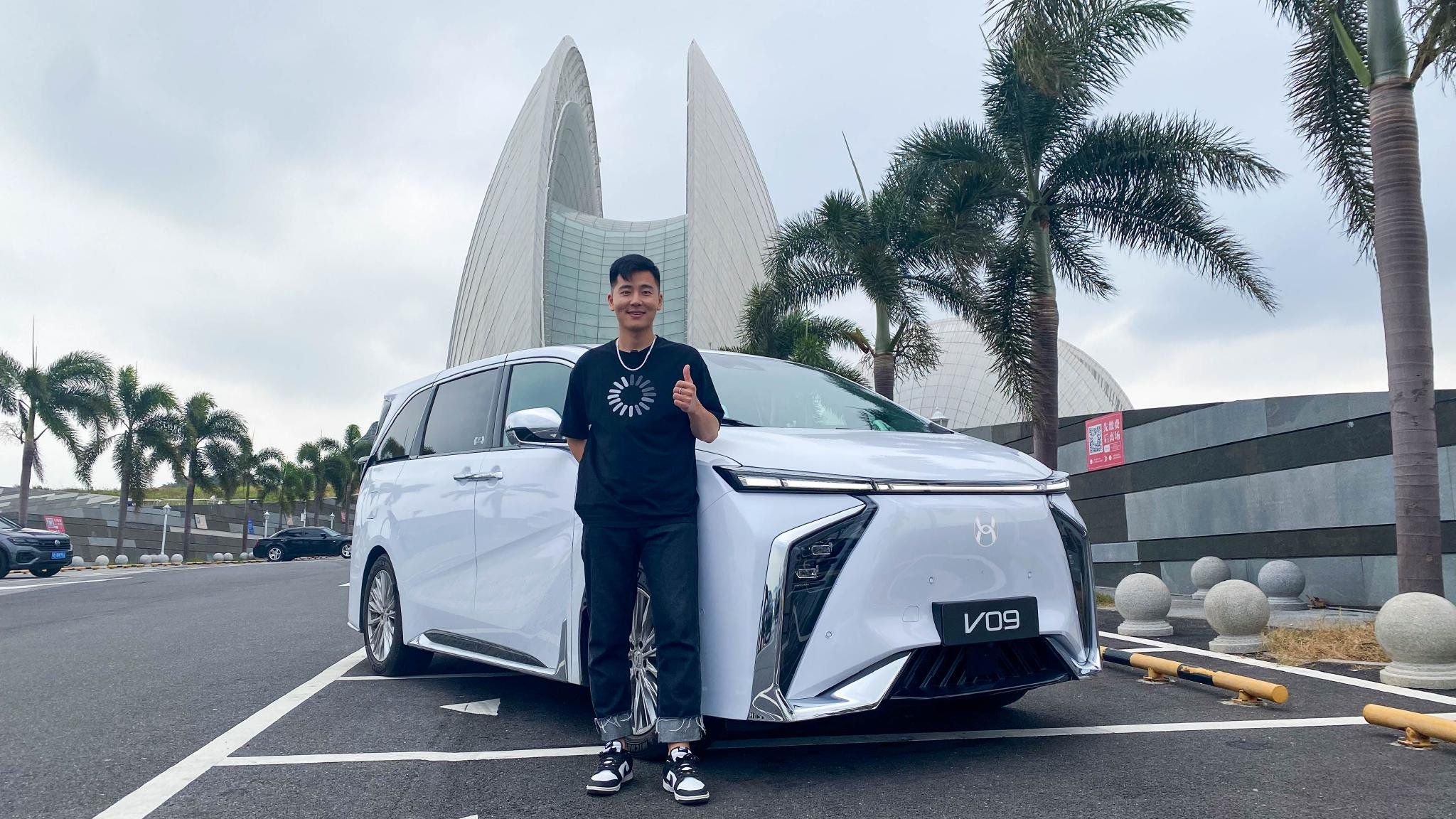 豪华MPV的后起之秀 试驾合创V09